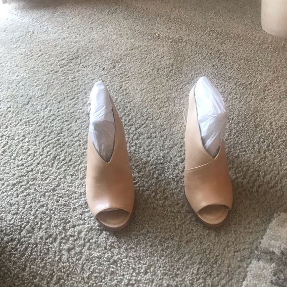 Vince Camuto high heels - Picture 2 of 4